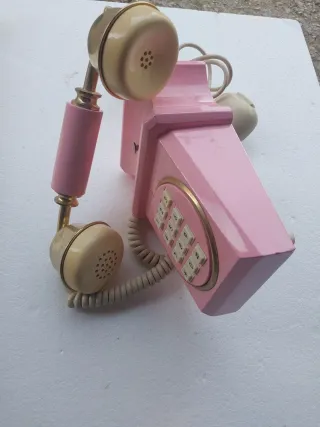 Telefono vintage rosa legno