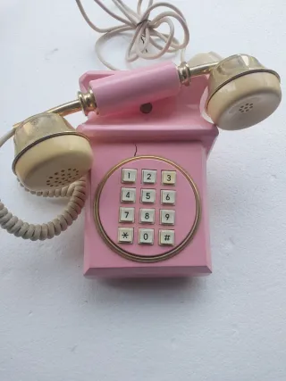 Telefono vintage rosa legno