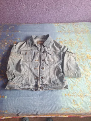 Chaqueta tejana Stradivarius chica azul