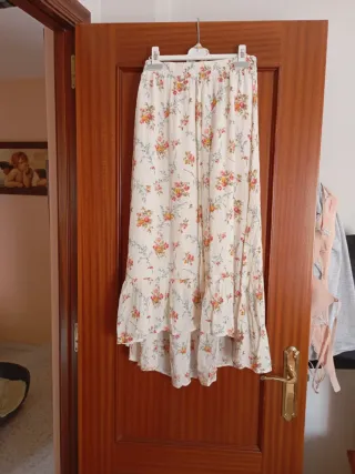 Falda larga floral Stradivarius