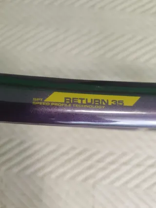 Raqueta de tenis morada