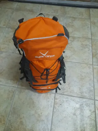 Mochila Montaña Black Canyon Naranja 45L