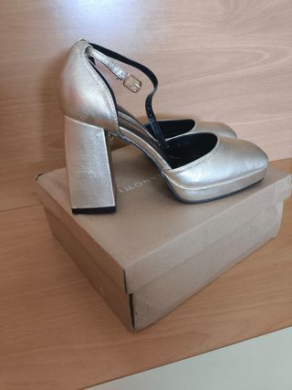 Zapatos de tacón dorados talla 37