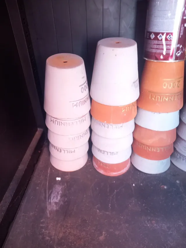 Macetas de barro y cerámica