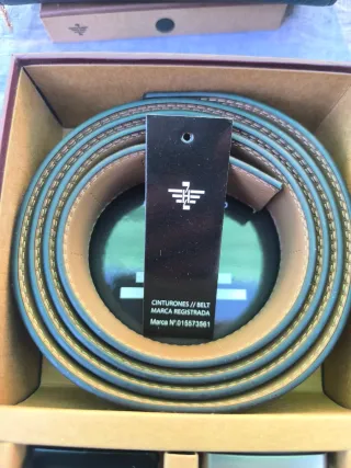 Cinturón de piel beige y verde