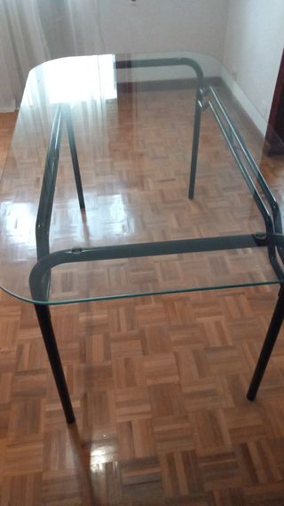 Mesa de salón cristal y metal