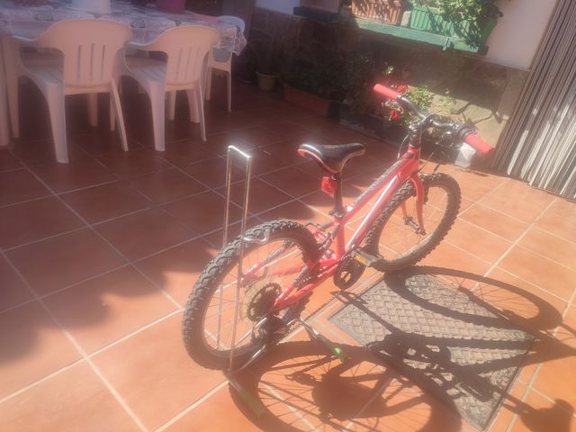 Bicicleta BTT  felt niño roja