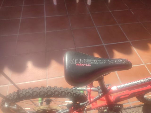 Bicicleta BTT  felt niño roja