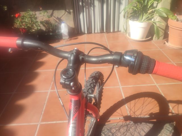 Bicicleta BTT  felt niño roja