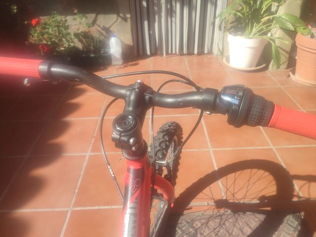 Bicicleta BTT  felt niño roja