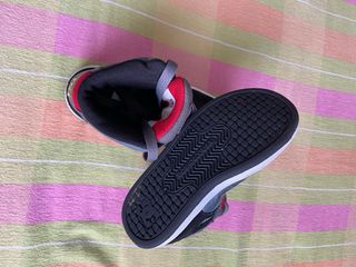 Zapatillas DC shoes grises y rojas