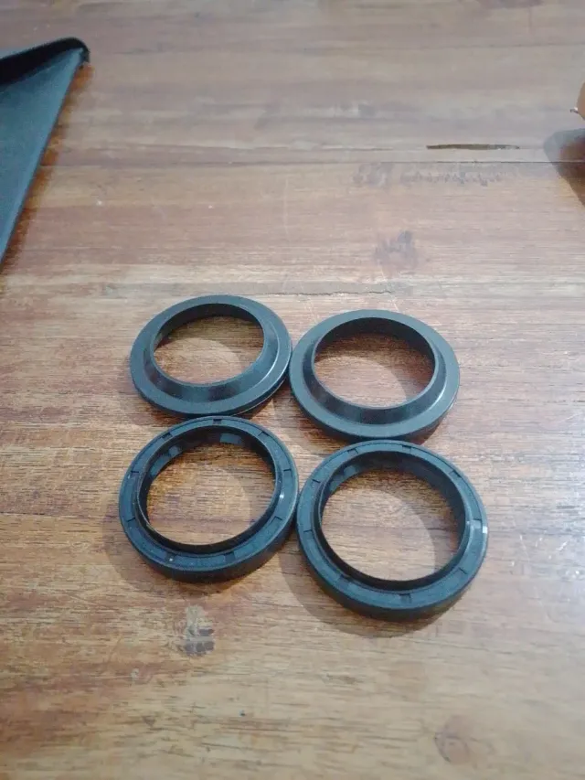 Retenes y guardapolvos horquilla