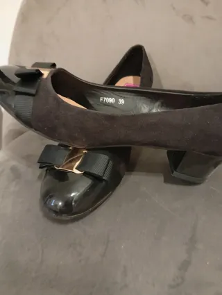 Zapatos negros VIVA con lazo