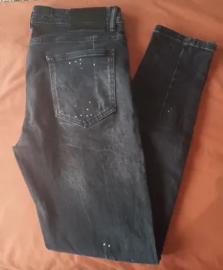 Jeans negros hombre Zara