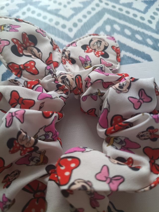Lote 6 Gomas de Pelo Scrunchies Disney y Stitch