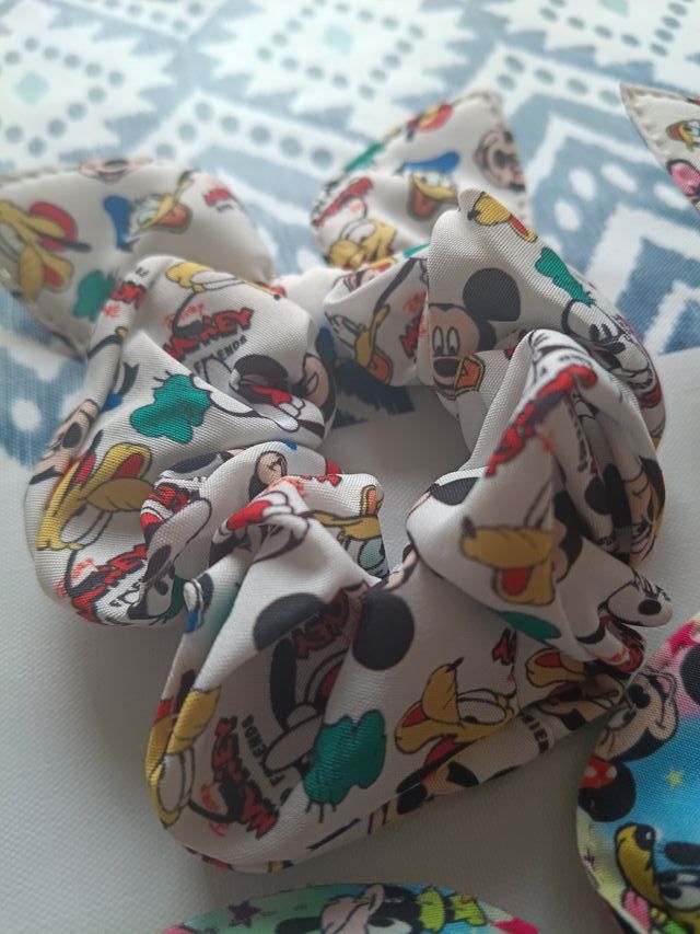 Lote 6 Gomas de Pelo Scrunchies Disney y Stitch