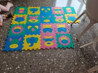 Puzzle de suelo infantil con animales