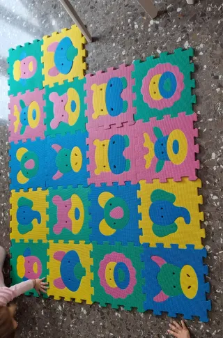 Puzzle de suelo infantil con animales