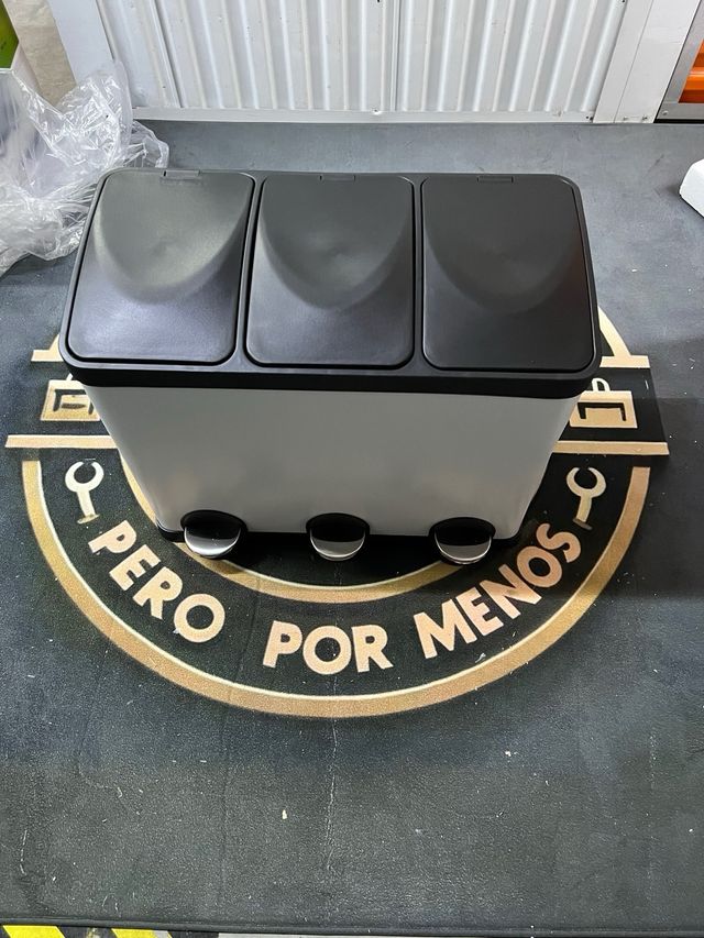 Cubo de Basura Triple Amig 45 L con Pedales