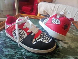 Zapatillas Spider-Man Niños Talla X creo q es 32 o