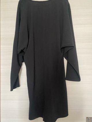 Abito nero elasticizzato con arricciatura davanti