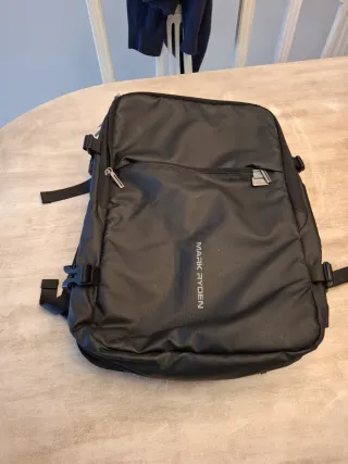Mochila Mark Ryden Negra Portátil y Viaje