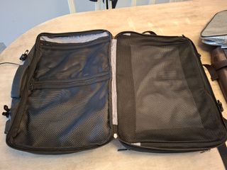 Mochila Mark Ryden Negra Portátil y Viaje