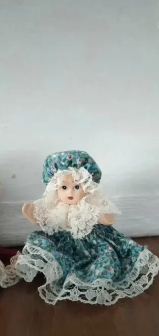 4 bambole porcellana