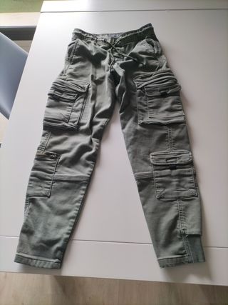Pantalones cargo pull bear XS