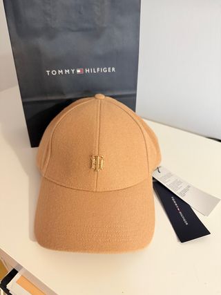 Gorra Tommy Hilfiger Beige y Dorada