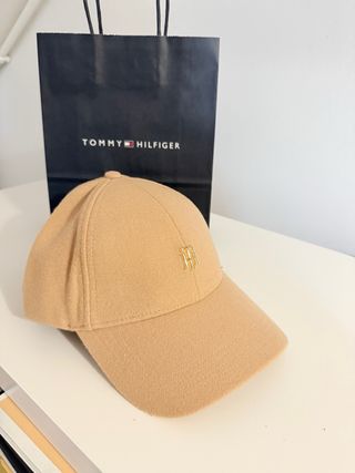 Gorra Tommy Hilfiger Beige y Dorada