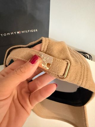 Gorra Tommy Hilfiger Beige y Dorada