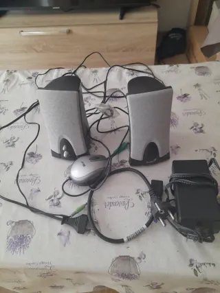 Altavoces Genius y Ratón Trust