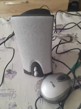 Altavoces Genius y Ratón Trust