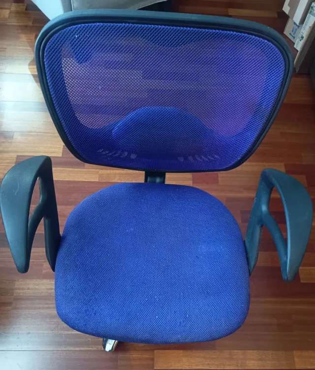 Silla de estudio morada y negra juvenil.