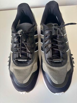 Tenis Adidas Negro y grises