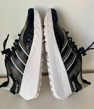 Tenis Adidas Negro y grises