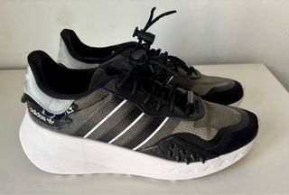 Tenis Adidas Negro y grises