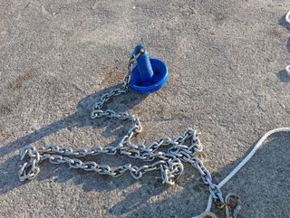 Bote de pesca con motor fueraborda