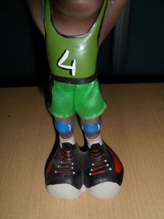 Figura Baloncestista con Balón