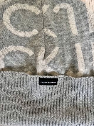 Gorro Calvin Klein con logotipo