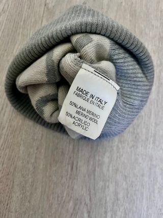 Gorro Calvin Klein con logotipo