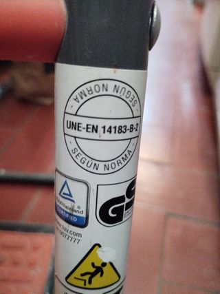 Escalera metálica 2 peldaños naranja