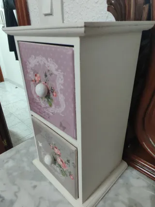 Joyero con cajones decorados
