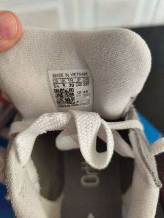 Zapatillas Adidas Campus Grises y Blancas. 