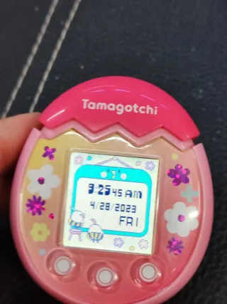 Tamagotchi Rosa Huevo Flores