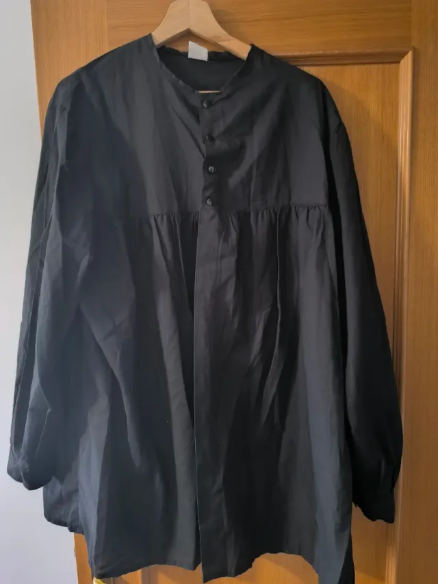 Blusón Negro Talla 46. Bolsillo interior