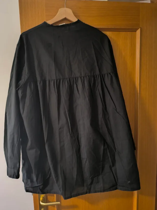 Blusón Negro Talla 46. Bolsillo interior