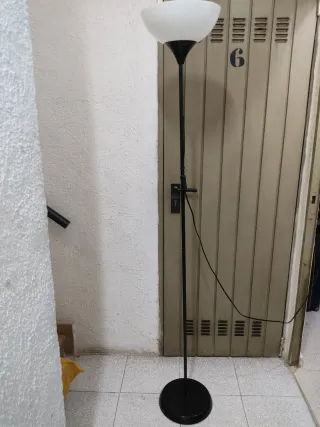 Lámpara de pie moderna