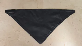 Pañuelo Moto Cuero Negro Forro Triangular Velcro